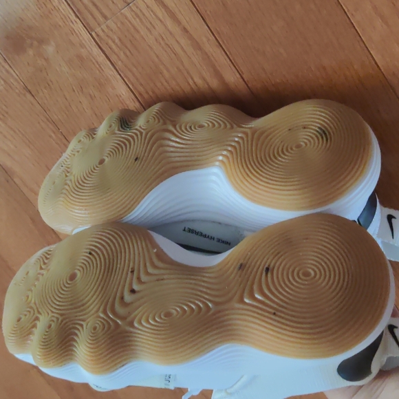 Trendy Nike girls sneakers - Picture 7 of 13